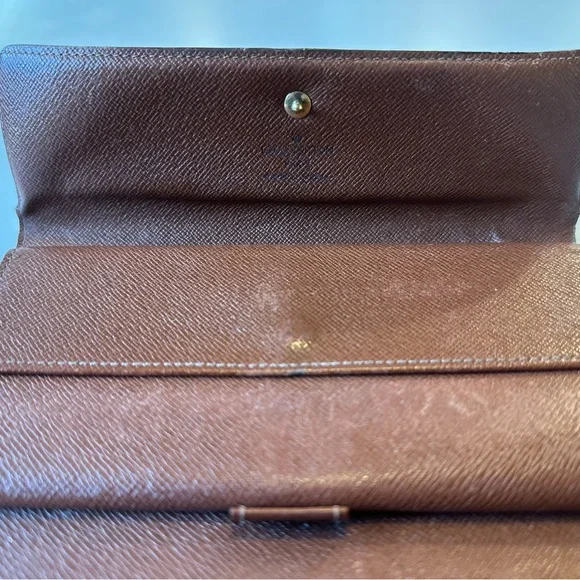 Louis Vuitton Wallet - Picture 4 of 11